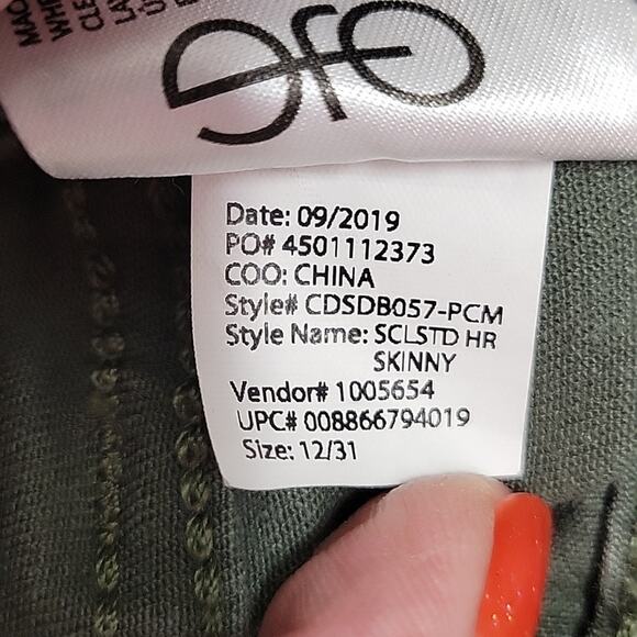 Social Standard by sanctuary Women High-Rise Skinny Camo Zip Closure Size 12/31 - Picture 10 of 10